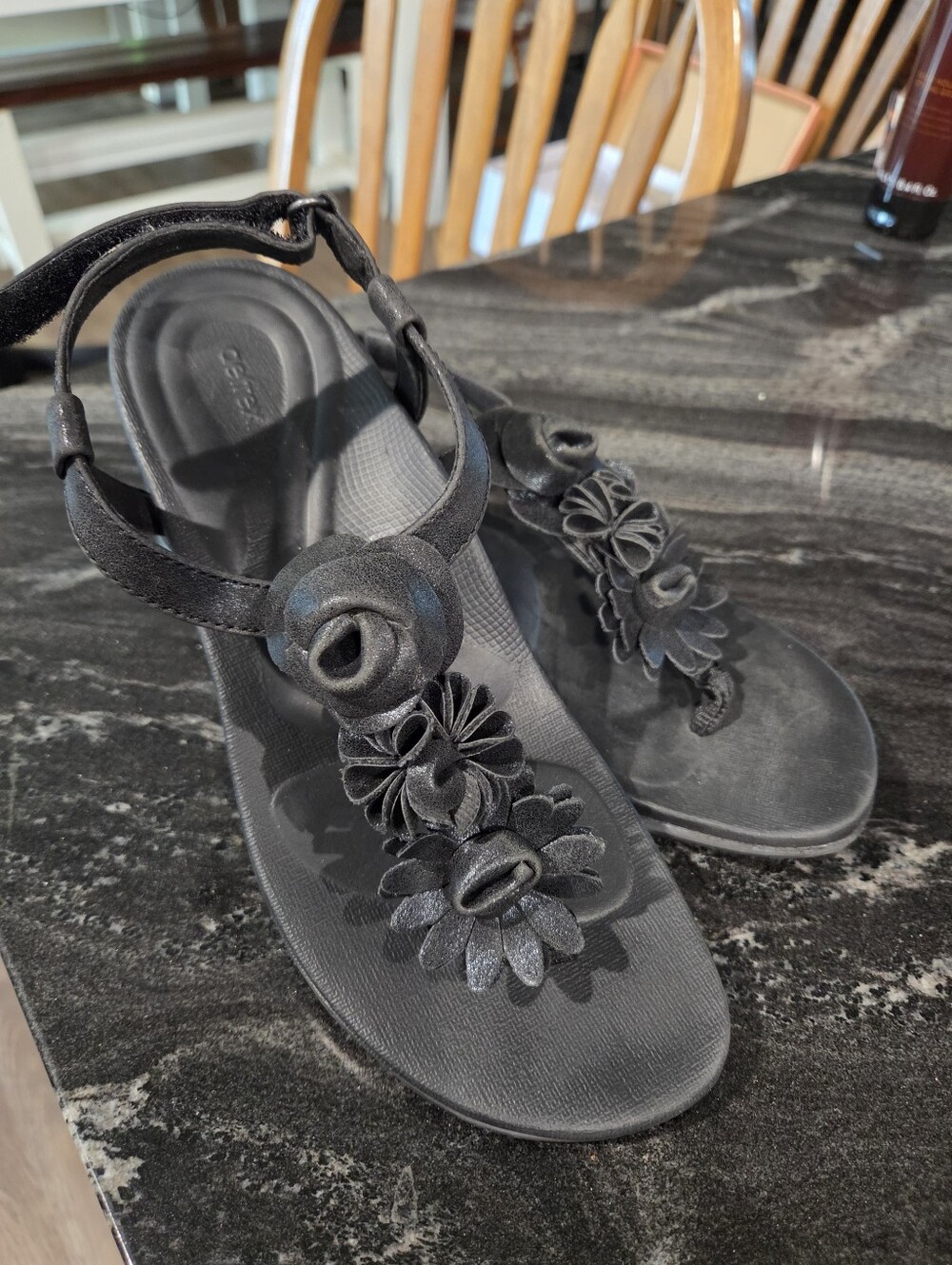 Aetrex Women’s Black Floral T-Strap Sandals